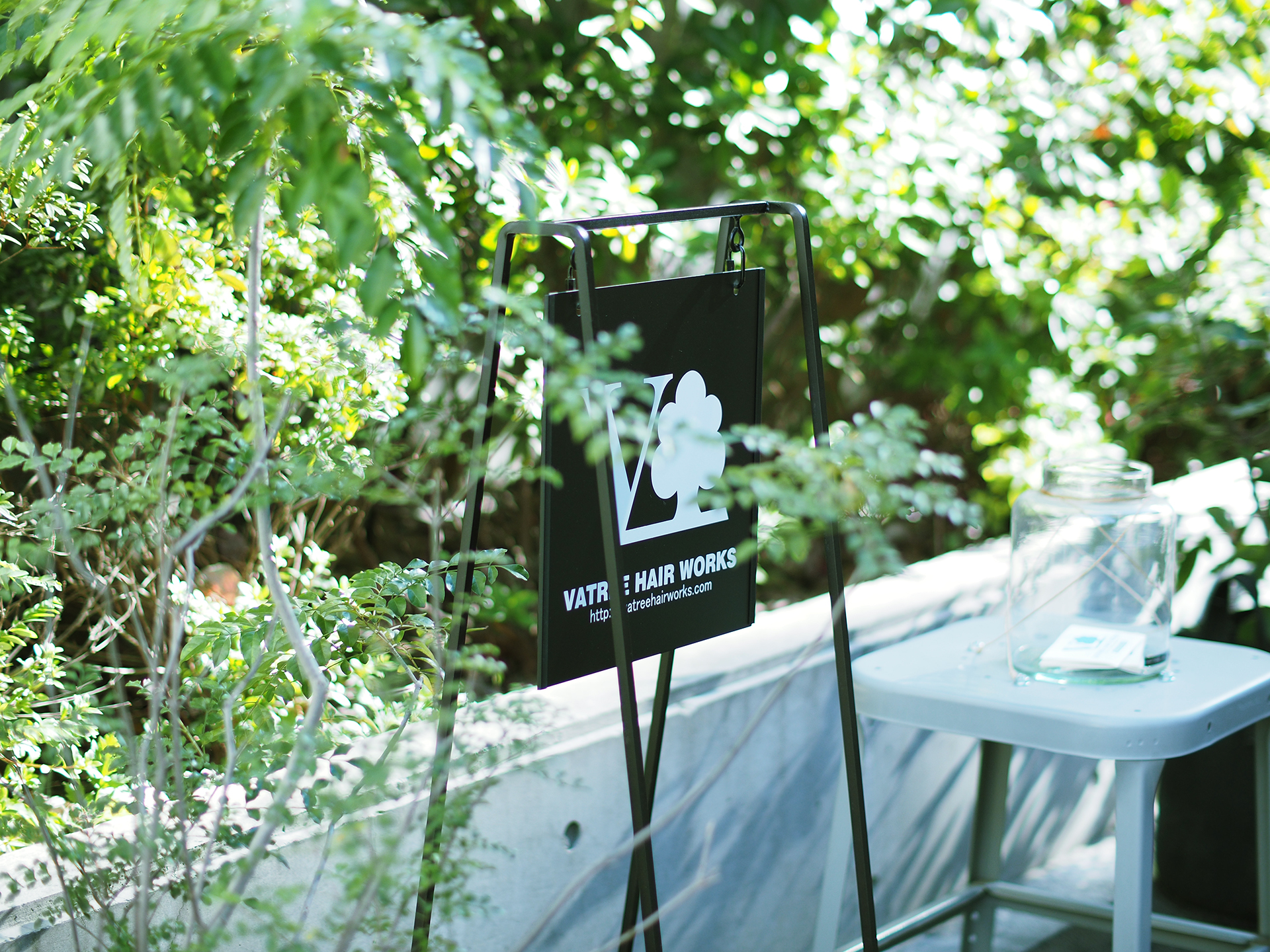 VATREEの外に置かれたスタンド看板